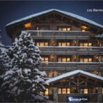 Un élégant hôtel de montagne, Les Barmes de l'Ours, se dévoile sous un manteau de neige, offrant un cadre romantique pour un mariage de luxe. Parfait pour une célébration grandiose dans un domaine privé, cet établissement est idéal pour une organisation sur mesure d'un événement unique. La beauté des paysages environnants et l'atmosphère chaleureuse en font un lieu d'exception pour un mariage sur mesure en Provence, Côte d'Azur et Corse, garantissant une