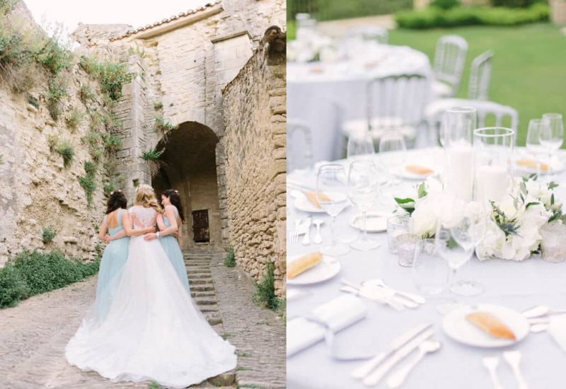 Trois mariées élégantes se tiennent côte à côte dans une ruelle pittoresque, évoquant une atmosphère romantique pour un mariage de luxe en Provence, Côte d'Azur et Corse. Leurs robes délicates et le cadre historique soulignent le caractère unique de leur célébration. À proximité, une table magnifiquement dressée, ornée de fleurs blanches et de bougies, illustre l'organisation sur mesure d'un événement exceptionnel. Ce décor enchanteur promet un