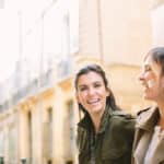 Deux femmes souriantes se promenant dans une rue pittoresque, évoquant l'atmosphère romantique et élégante des mariages de luxe en Provence, Côte d'Azur et Corse. Leur complicité reflète l'esprit d'une célébration sur mesure, typique des événements uniques et mémorables organisés par By Mademoiselle C. Chaque détail est pensé pour créer un mariage de rêve, que ce soit dans un domaine privé ou un lieu exceptionnel. Cette image inc